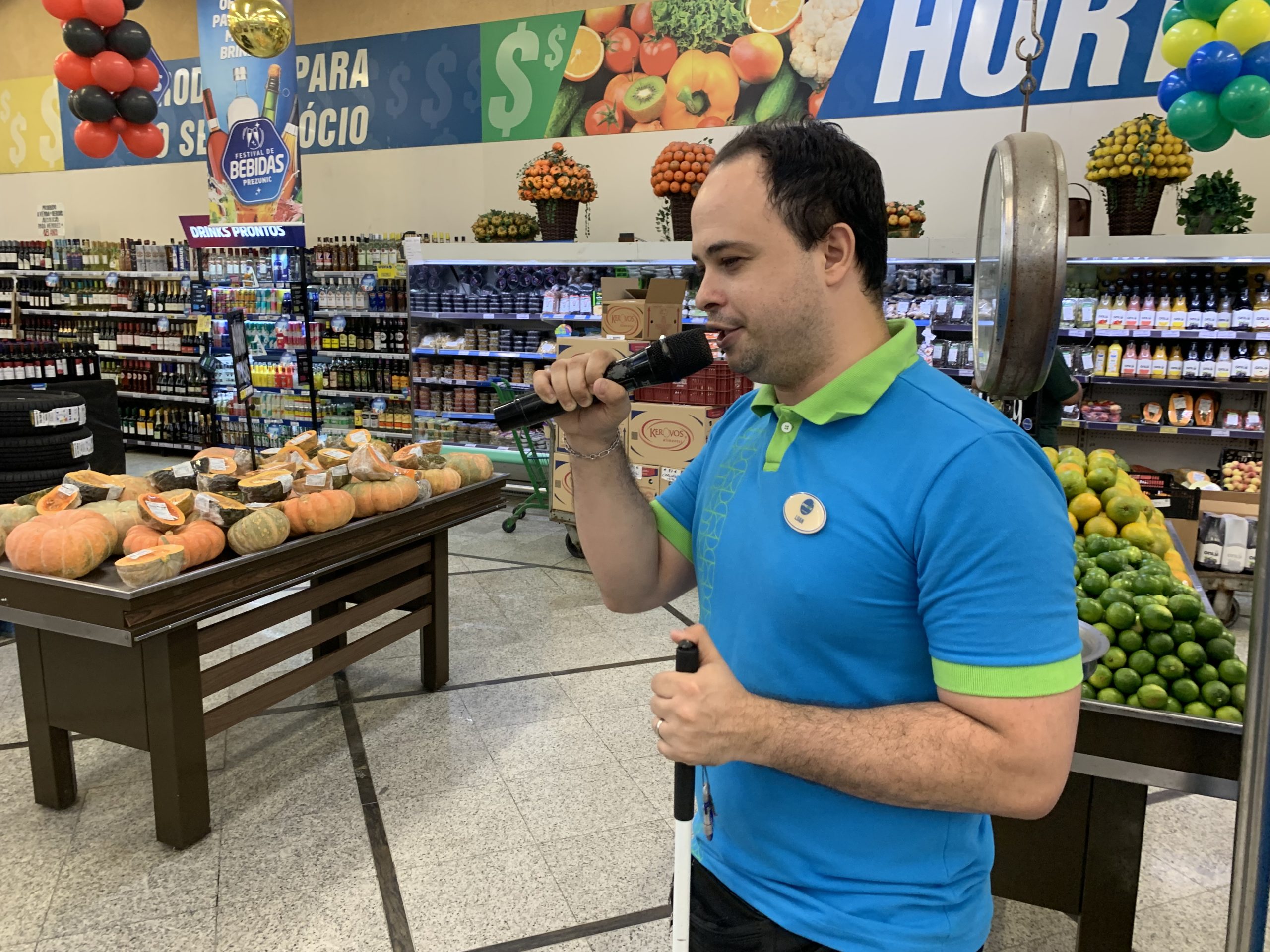 Featured image for “Locutor com deficiência visual é destaque em supermercado do Rio”