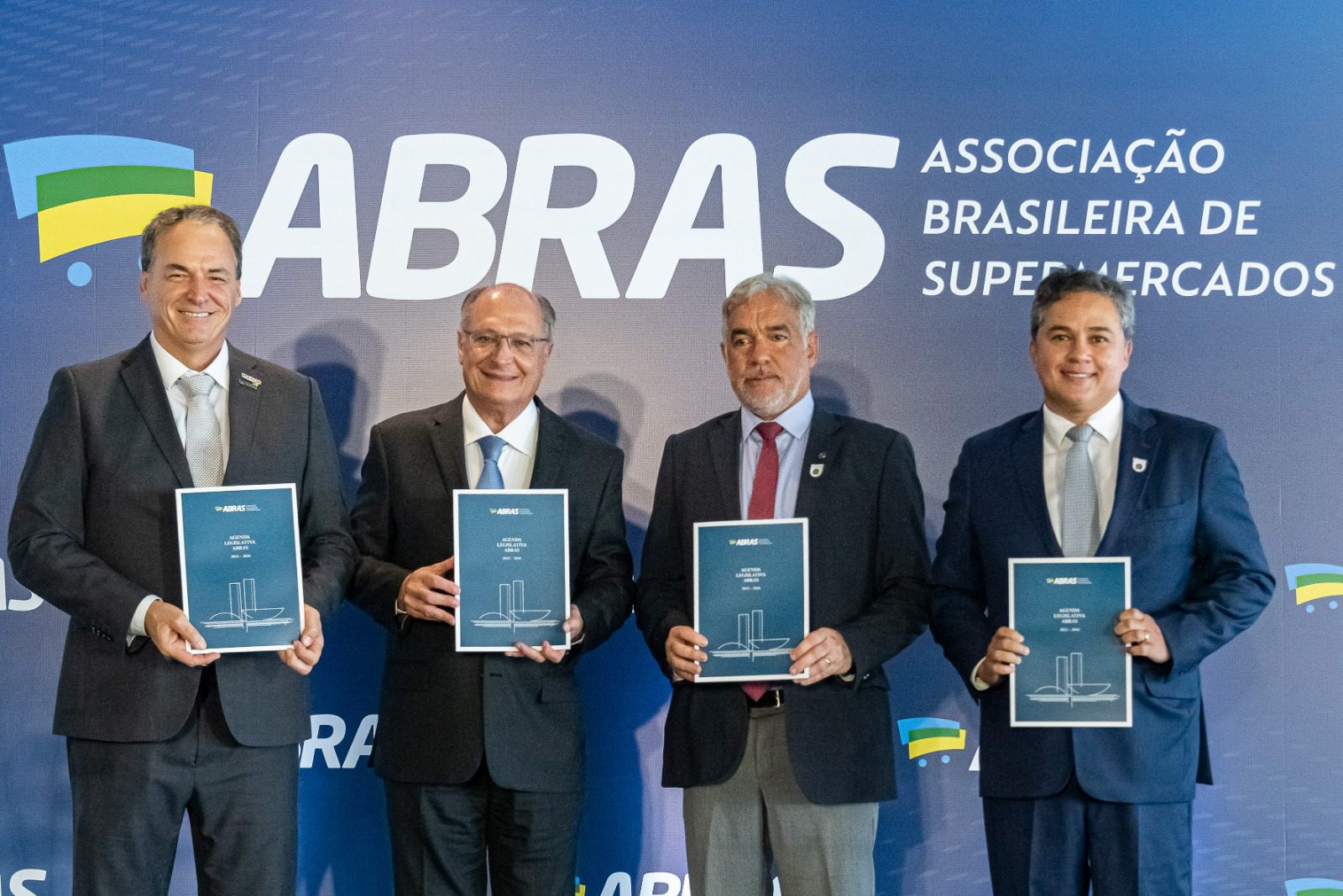 Featured image for “ABRAS apresenta a agenda legislativa do setor supermercadista”