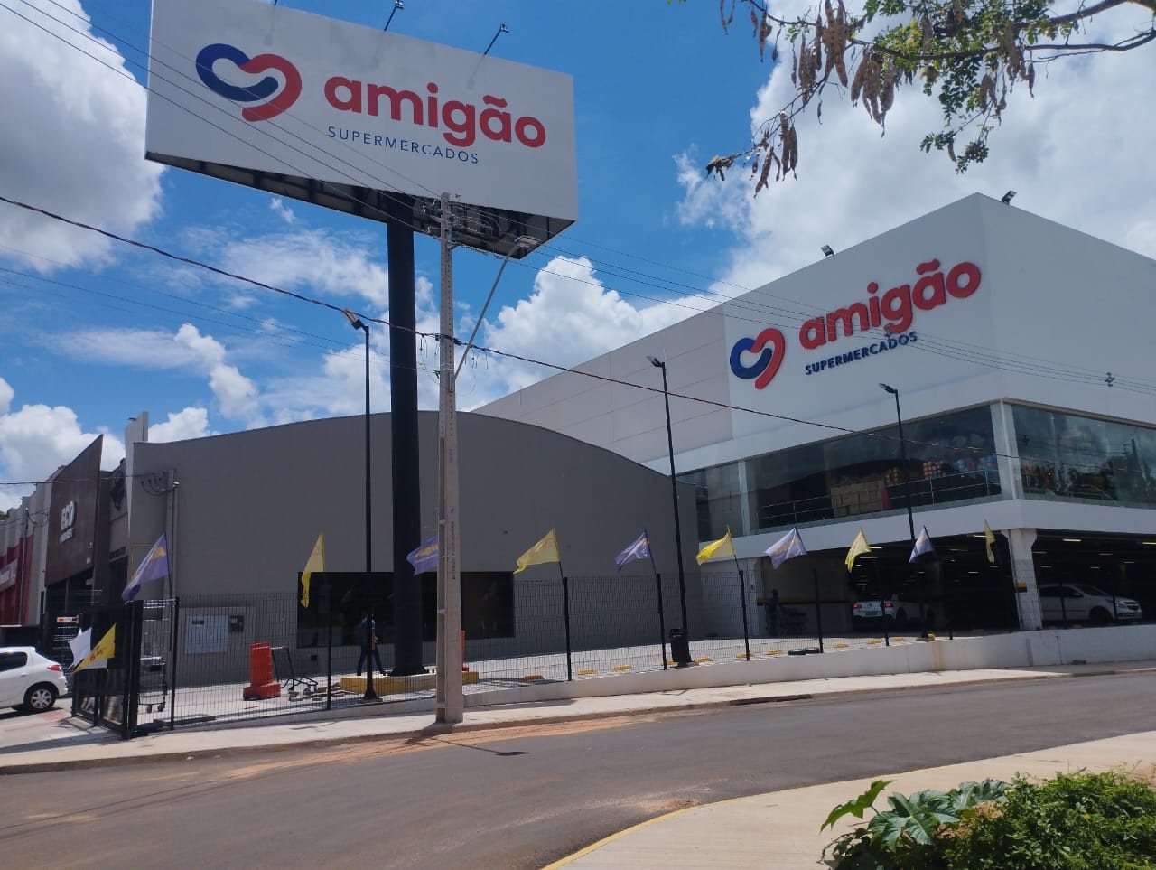Featured image for “Amigão Supermercados muda comunicação visual após rebranding”