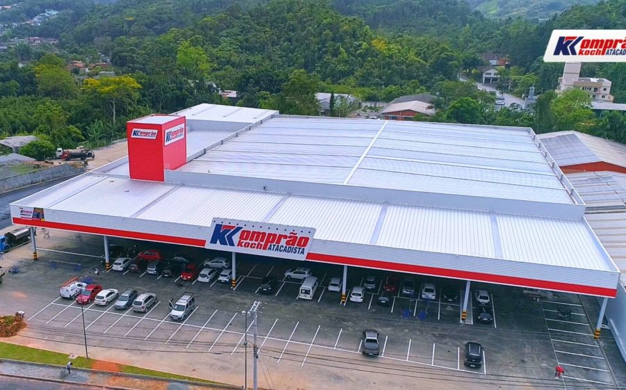 Featured image for “Koch cresce com abertura de complexo de lojas no norte catarinense”