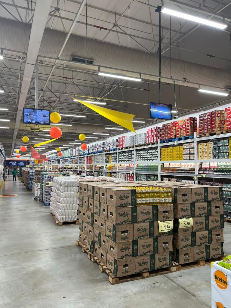 Featured image for “De olho na deflação, atacarejos e supermercados diminuem estoques”