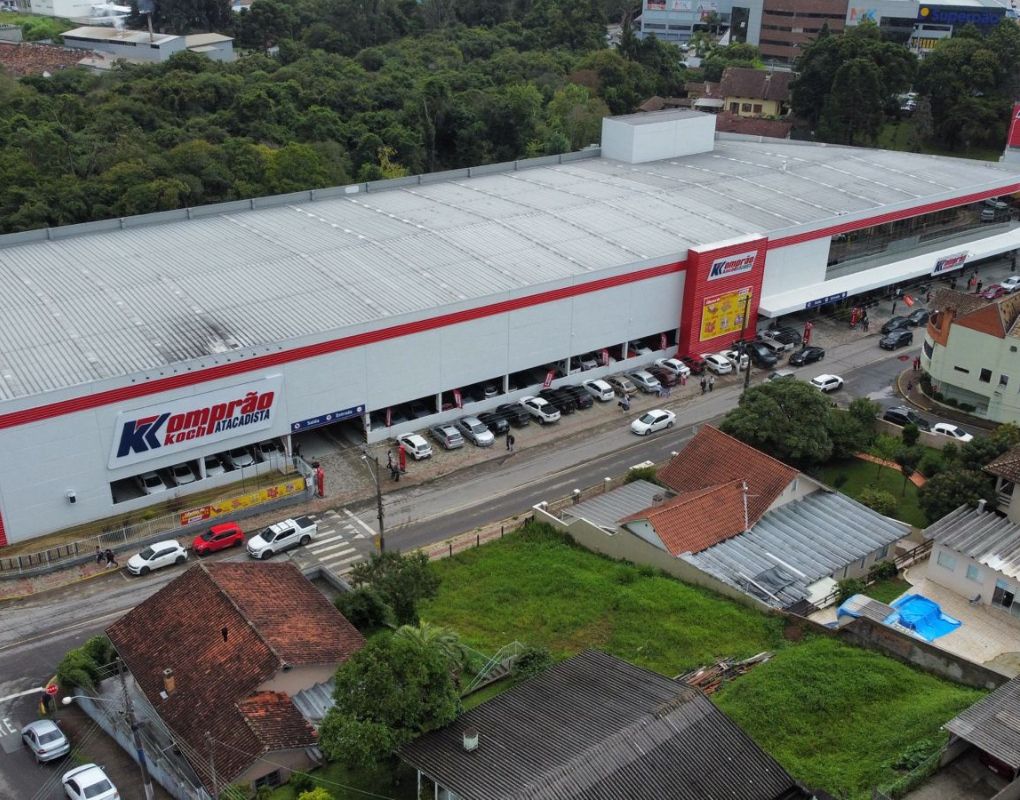 Featured image for “Grupo Koch inaugura primeira loja em Rio Negrinho (SC) com bandeira Komprão”
