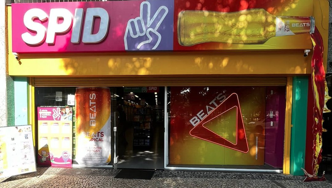 Featured image for “Retail Media: loja Spid se fantasia para receber foliões no Carnaval do Rio”