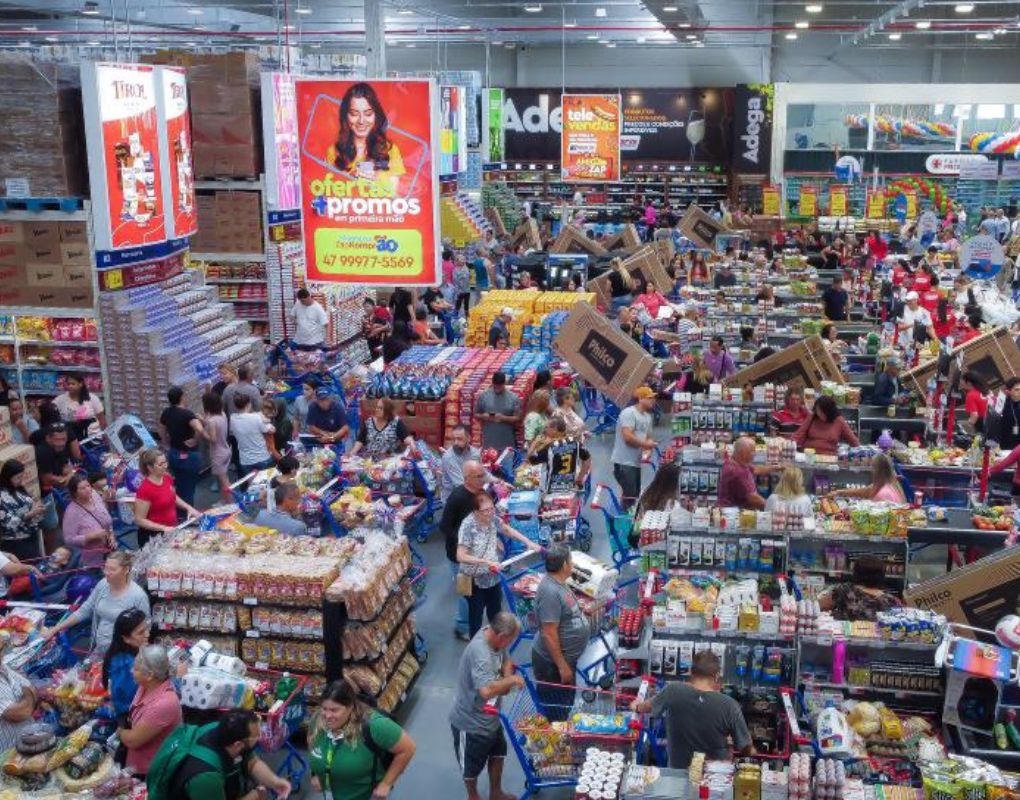 Featured image for “Grupo Koch abre 140 vagas para loja em Bombinhas (SC)”