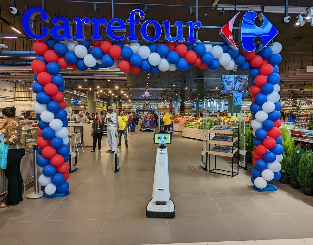 Featured image for “Supermercados investem em robôs com IA que permite conversas com os clientes”