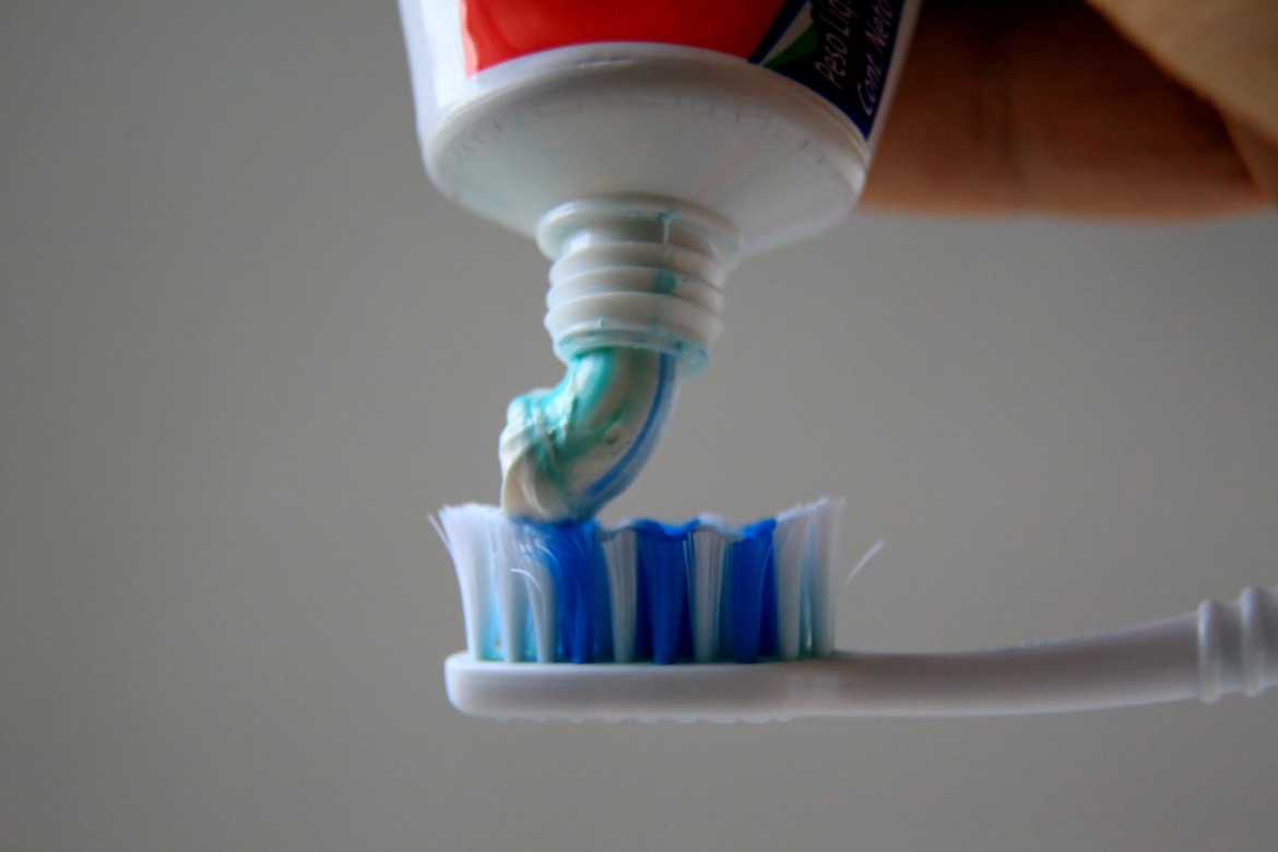 anvisa interdita colgate
